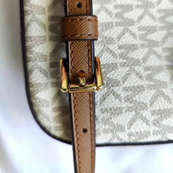 Michael Kors Purse - Picture 7 of 16